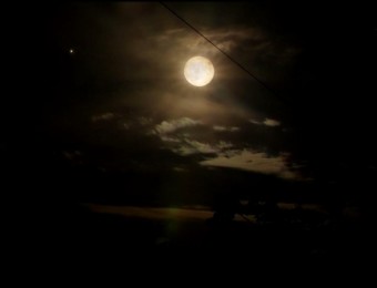 夜晚十五月亮天空云朵延时实拍视频
