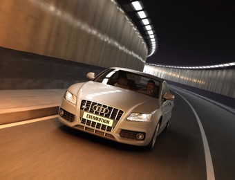 白色款奥迪车在隧道奔跑3d场景模型
