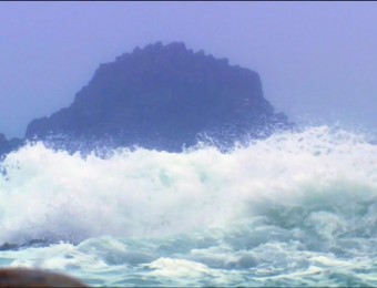 海浪拍打岩石海水大气宣传片素材实拍素材海水涌动海潮浪花滚滚河水海水翻滚通用素材